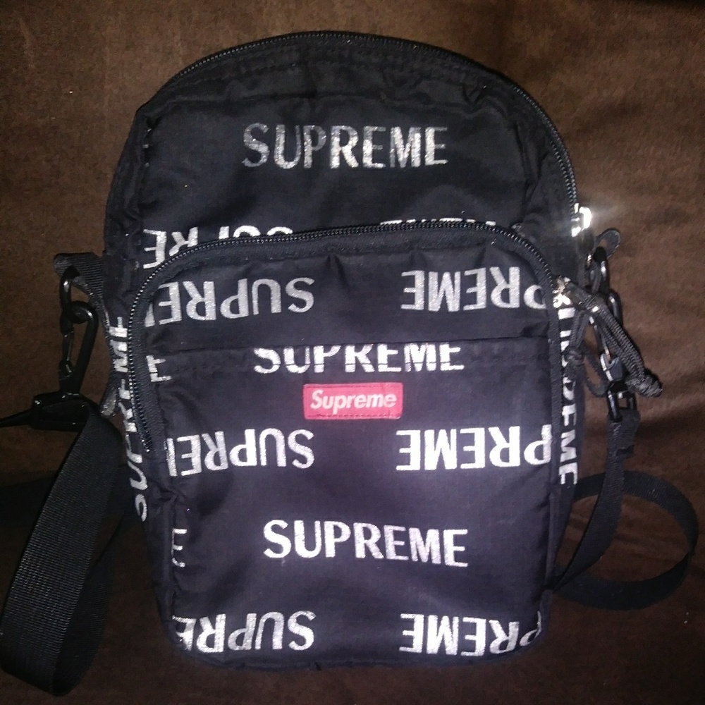 100% authentic supreme bag 7/10 conditions very ni